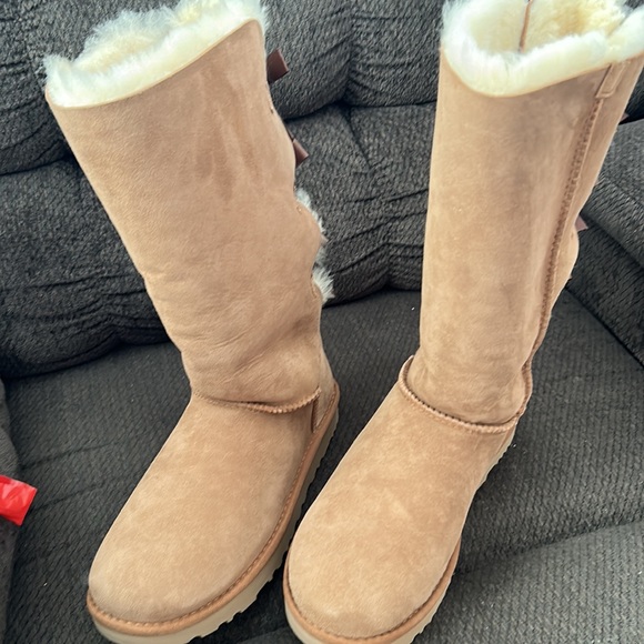 UGGs - Picture 2 of 3